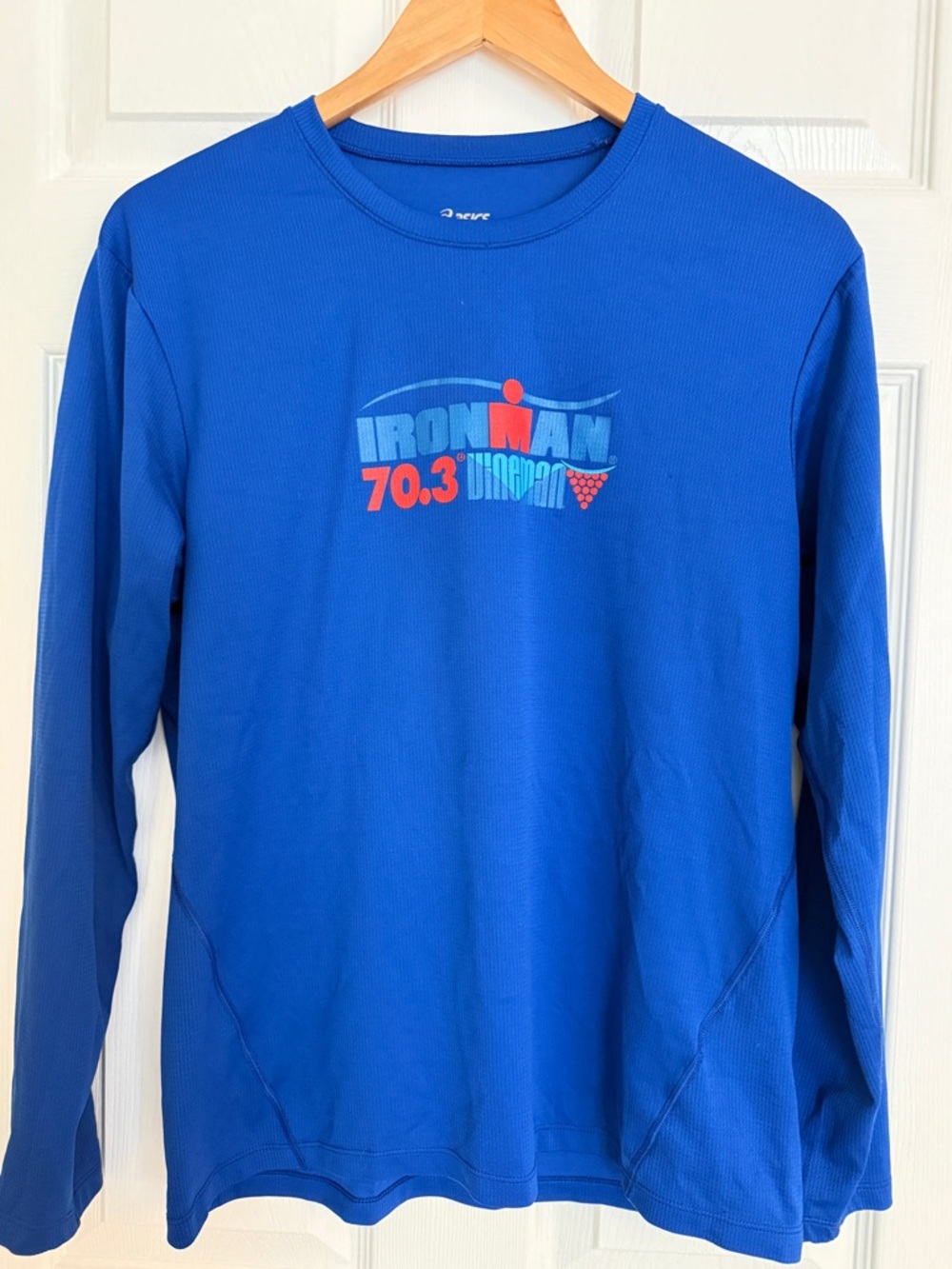 Size M men’s ASICS Long Sleeve IRONMAN 70.3 VINEMAN blue Performance Tee shirt